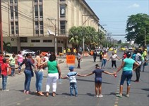 Noticia Radio Panamá | Ánimos caldeados en medio de reunión sobre colegios que serán demolidos