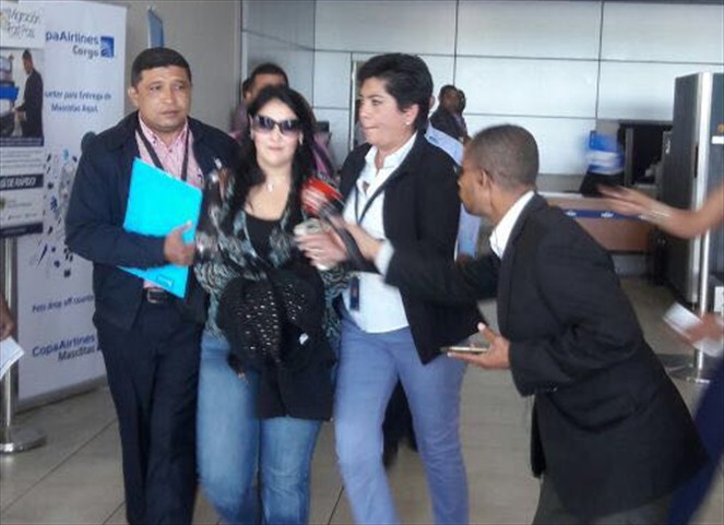 Noticia Radio Panamá | Abogada Evelyn Vargas Reynaga comparece ante la Fiscalía, tras su arribo a Panamá