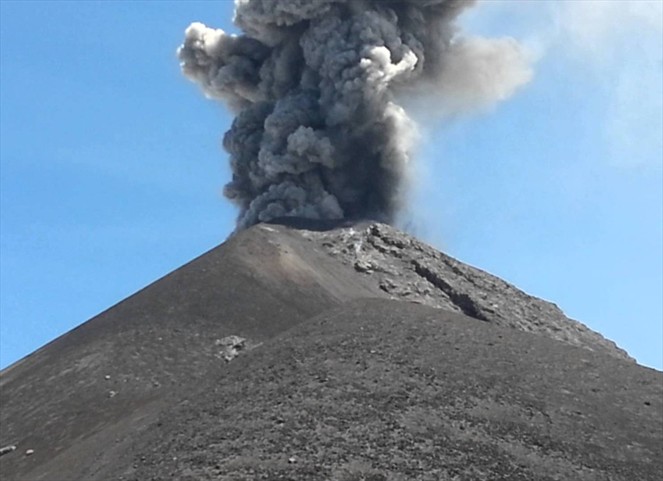 Noticia Radio Panamá | Disminuye caída de ceniza por erupción del volcán de Fuego de Guatemala