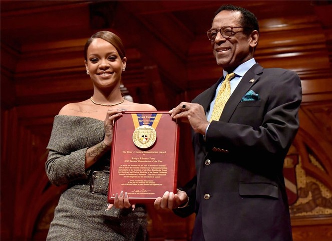 Noticia Radio Panamá | Rihanna recibe reconociminto de la Universidad de Harvard