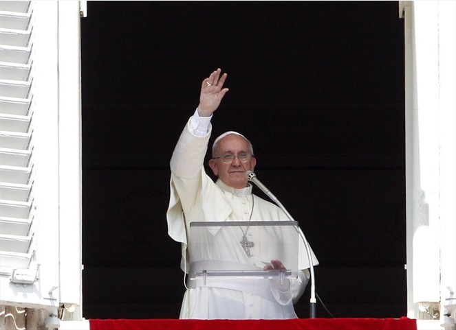 Noticia Radio Panamá | Papa Francisco insta a llevar la Biblia como el celular
