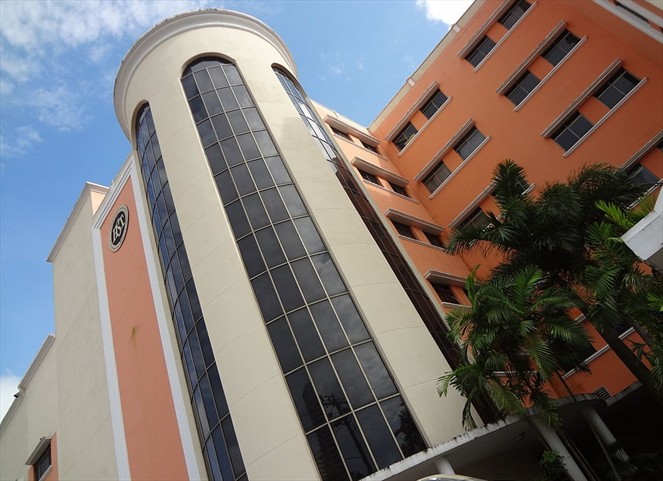 Noticia Radio Panamá | Juez de cumplimiento realiza visita de control de depósito hospitalario a Noriega