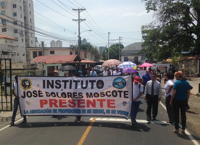 Noticia Radio Panamá | Docentes y estudiantes de Instituto José Dolores Moscote exigen mejoras al plantel