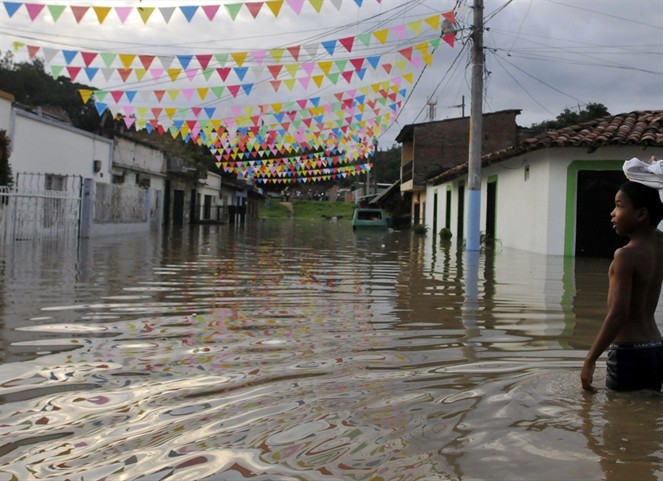 Noticia Radio Panamá | Colombia: 12 muertos y alrededor de 1,400 familias damnificadas por lluvias