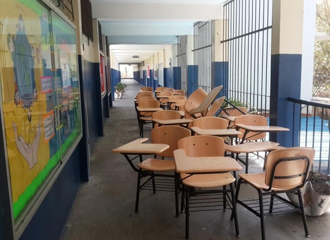 Noticia Radio Panamá | Autoridades educativas se reúnen con docentes de la Escuela Octavio Méndez Pereira