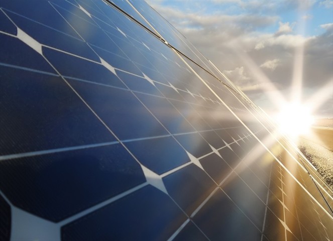 Noticia Radio Panamá | Científicos chinos desarrollan paneles solares capaces de generar energía
