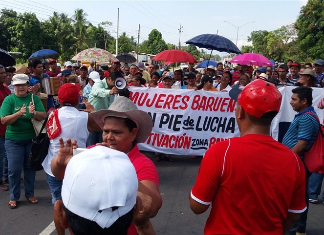 Noticia Radio Panamá | Moradores de Puerto Armuelles protestan para exigir reactivación de la zona bananera