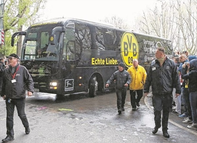 Noticia Radio Panamá | Artefactos explotan cercanos al bus del Borussia Dortmund y hieren a Marc Bartra