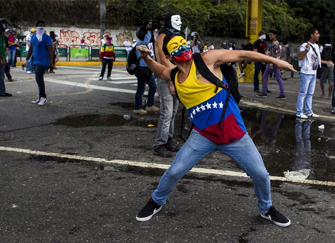 Noticia Radio Panamá | Se reactivan protestas en Venezuela. Presidente Maduro fue abucheado
