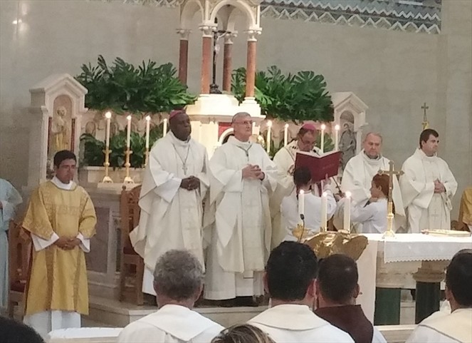 Noticia Radio Panamá | Arzobispo Ulloa celebra Misa Crismal