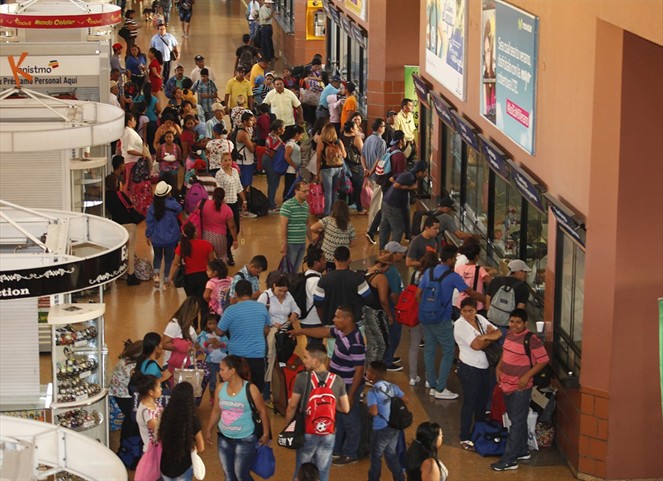Noticia Radio Panamá | Viajeros abarrotan la Terminal Nacional de Transporte