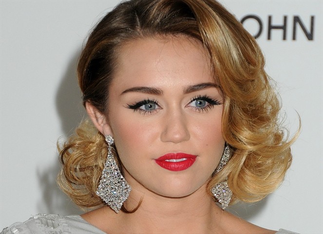 Noticia Radio Panamá | Miley Cyrus estrenará nuevo sencillo titulado «Malibú»