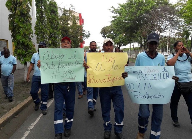 Noticia Radio Panamá | Trabajadores del IDAAN en Colón marchan para denunciar intención de privatización