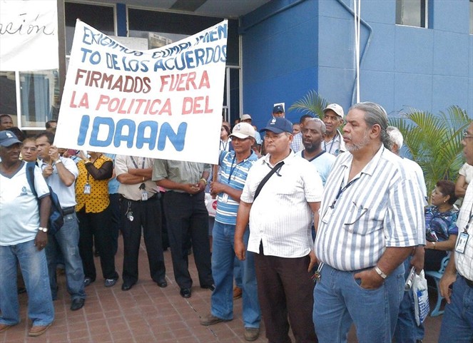 Noticia Radio Panamá | Se quiere hacer negocio vendiendo agua; Vocero trabajadores del IDAAN