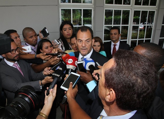 Noticia Radio Panamá | «Me paro firme ante los resultados de los sobreprecios que arroja el informe»: Humbert