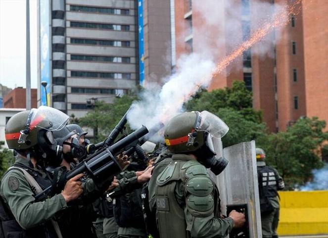 Noticia Radio Panamá | Nuevos enfrentamientos entre manifestantes y la Guardia Nacional venezolana