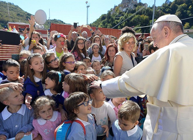 Noticia Radio Panamá | Papa Francisco recibe y anima en el Vaticano a niños afectados por seísmos en Italia