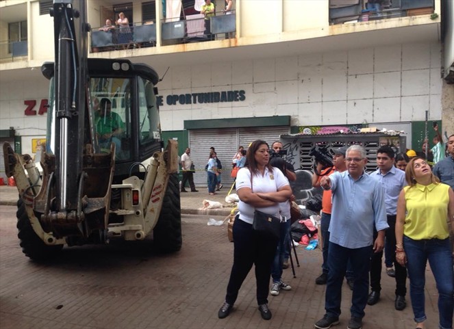 Noticia Radio Panamá | Municipio de Panamá remueve kioscos en ‘Salsipuedes’