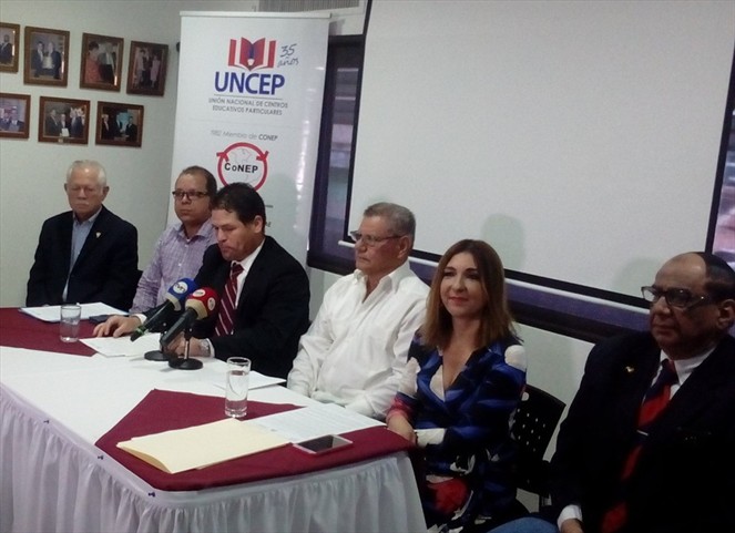 Noticia Radio Panamá | UNCEP señala que el 65% de las escuelas particulares se verán afectadas por aumento salarial a docentes