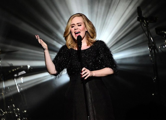 Noticia Radio Panamá | Adele cancela últimos conciertos de gira mundial por problemas con su voz