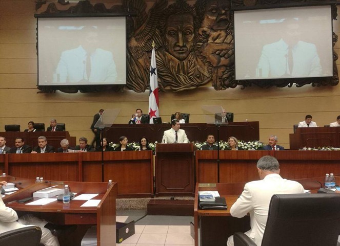 Noticia Radio Panamá | Presidente saliente de la Asamblea Nacional llama a continuar con consensos en el órgano legislativo