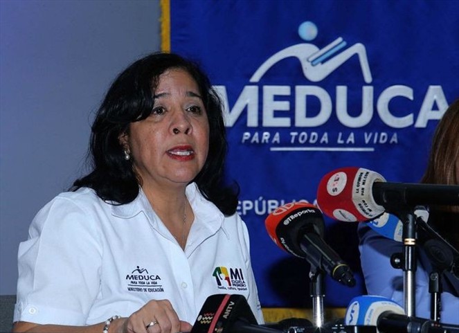 Noticia Radio Panamá | Ministra de Educación lamenta situación de jóvenes afectados por caída de luminaria