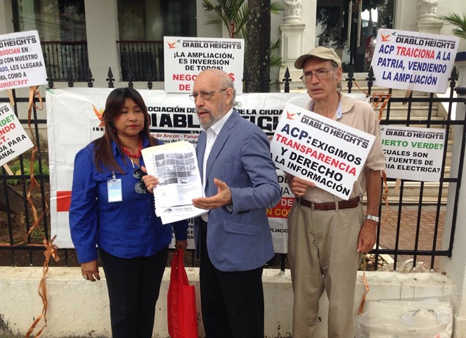 Noticia Radio Panamá | Residentes de Diablo Heights presentan denuncia contra el administrador de la ACP