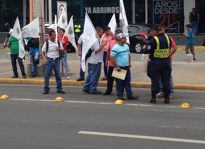 Noticia Radio Panamá | Trabajadores de Cadena de Supermercados denuncian despidos injustificados