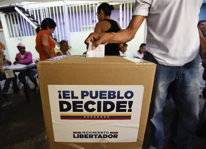 Noticia Radio Panamá | Participación de venezolanos en los puntos de votación en Bogotá superó las expectativas