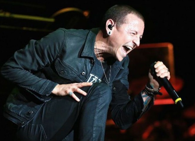 Noticia Radio Panamá | Confirman muerte de vocalista de Linkin Park