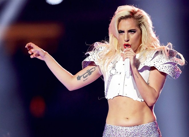 Noticia Radio Panamá | Lady Gaga rinde homenaje a Amy Winehouse