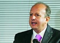 Noticia Radio Panamá | Director de Contrataciones Públicas pide debate por cambios a la ley