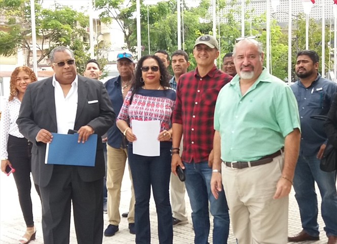 Noticia Radio Panamá | Dirigentes del Partido Cambio Democrático piden investigar al Presidente Varela