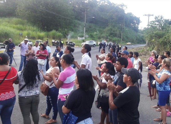 Noticia Radio Panamá | Padres de familia y docentes de la Escuela Tomás Arias denuncian mal estado del plantel