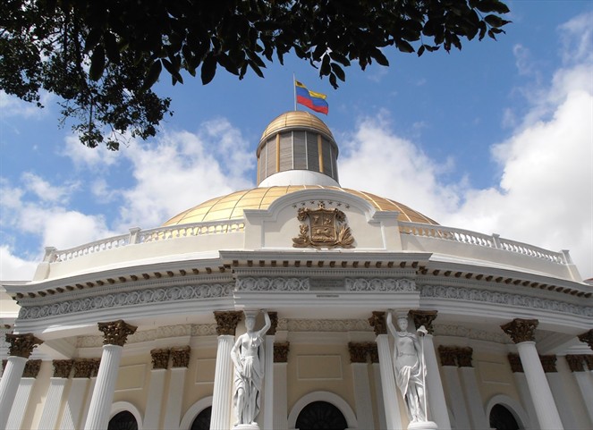 Noticia Radio Panamá | El Parlamento, de mayoría opositora pudo sesionar en el Palacio Federal controlado por el oficialismo