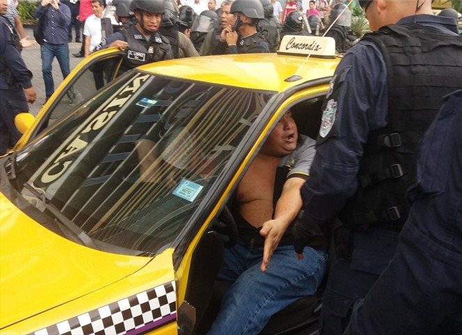 Noticia Radio Panamá | Transportistas del sector selectivo protestaron contra Uber. Cinco dirigentes fueron retenidos