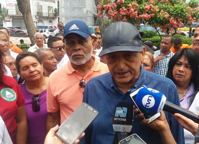 Noticia Radio Panamá | Continúan protestas de Transportistas en contra de servicio Uber
