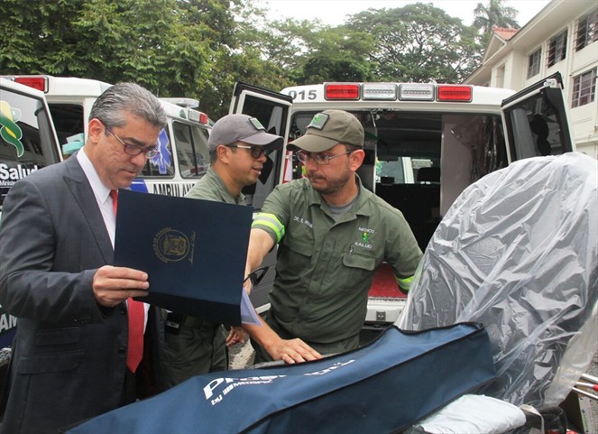 Noticia Radio Panamá | MINSA recibe ambulancias para áreas de difícil acceso