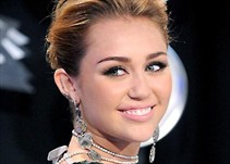 Noticia Radio Panamá | Miley Cyrus anuncia fecha del lanzamiento de su disco «Forever Now»