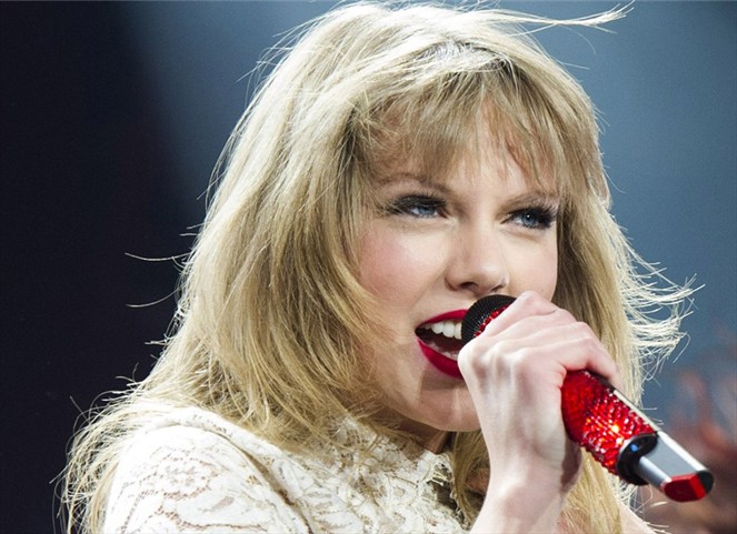 Noticia Radio Panamá | Taylor Swift publicará en noviembre su nuevo disco «Reputation»