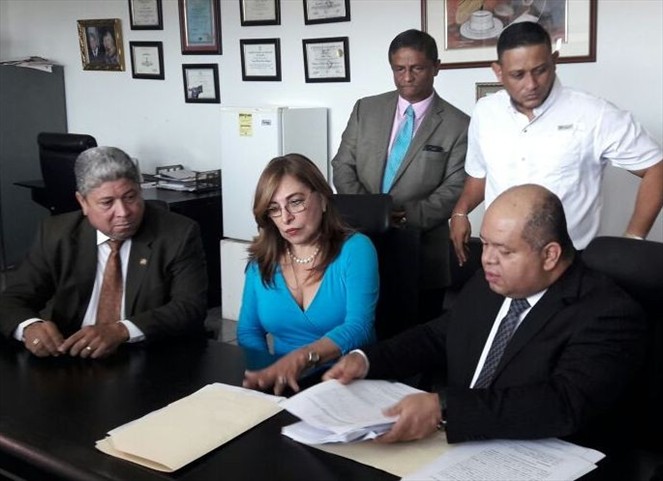 Noticia Radio Panamá | Denuncian a José Ayú Prado y Luis Ramón Fábrega por abuso de poder
