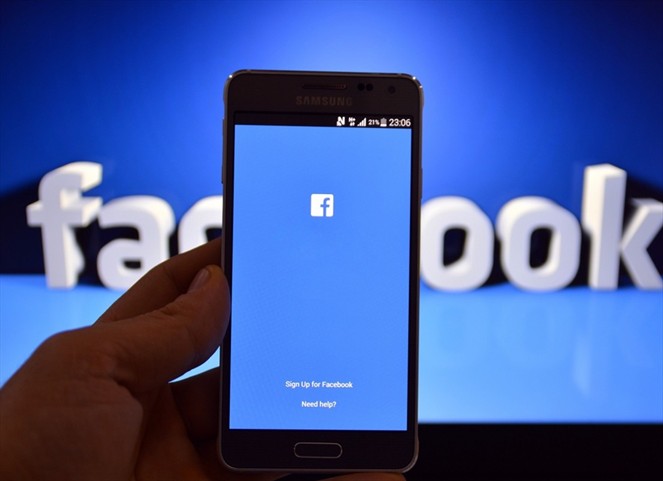 Noticia Radio Panamá | Facebook permitirá que subas tu hoja de vida