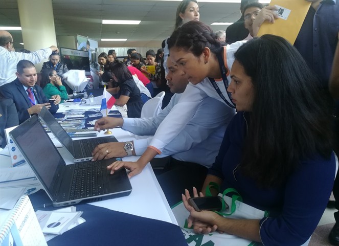 Noticia Radio Panamá | Gobierno ofrece más de 500 plazas de empleo a estudiantes de la Universidad Tecnológica de Panamá