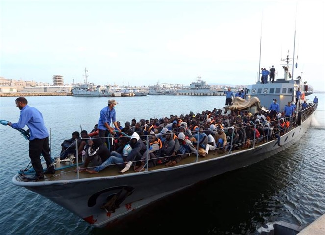 Noticia Radio Panamá | Guardacostas libios rescatan a 326 personas a la deriva en el Mediterráneo