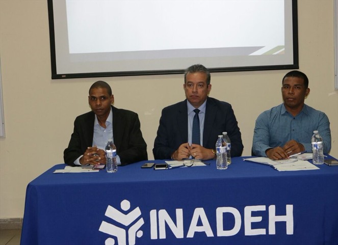 Noticia Radio Panamá | Representantes de la empresa privada se reúnen con autoridades del INADEH