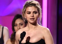 Noticia Radio Panamá | Selena Gómez recibió el premio a la Mujer del Año