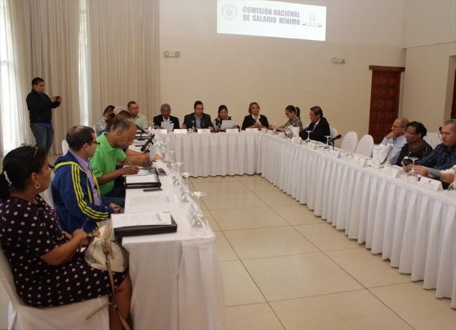 Noticia Radio Panamá | Comisión de salario mínimo culmina con presentación de ponencias en mesa de diálogo