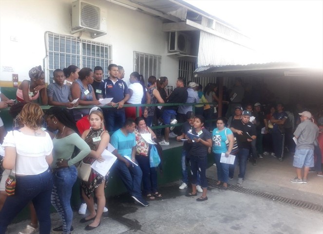 Noticia Radio Panamá | Región de Salud de San Miguelito realiza feria de carnet para manipuladores de alimentos