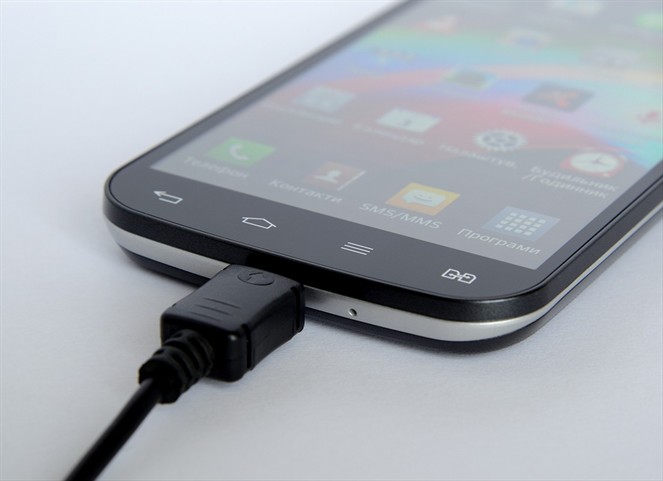Noticia Radio Panamá | Firma china lanza tecnología capáz de cargar batería móvil en menos de 20 minutos