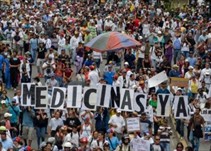 Noticia Radio Panamá | Venezolanos protestan por ausencia de medicamentos y tratamientos para el cáncer